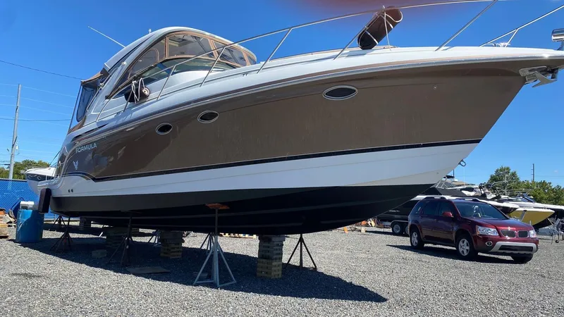 Vertical 6 Yacht Photos Pics 