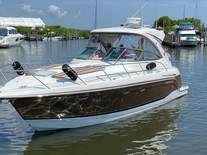 Vertical 6 Yacht Photos Pics 