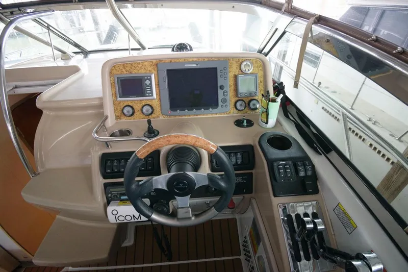 Vertical 6 Yacht Photos Pics 