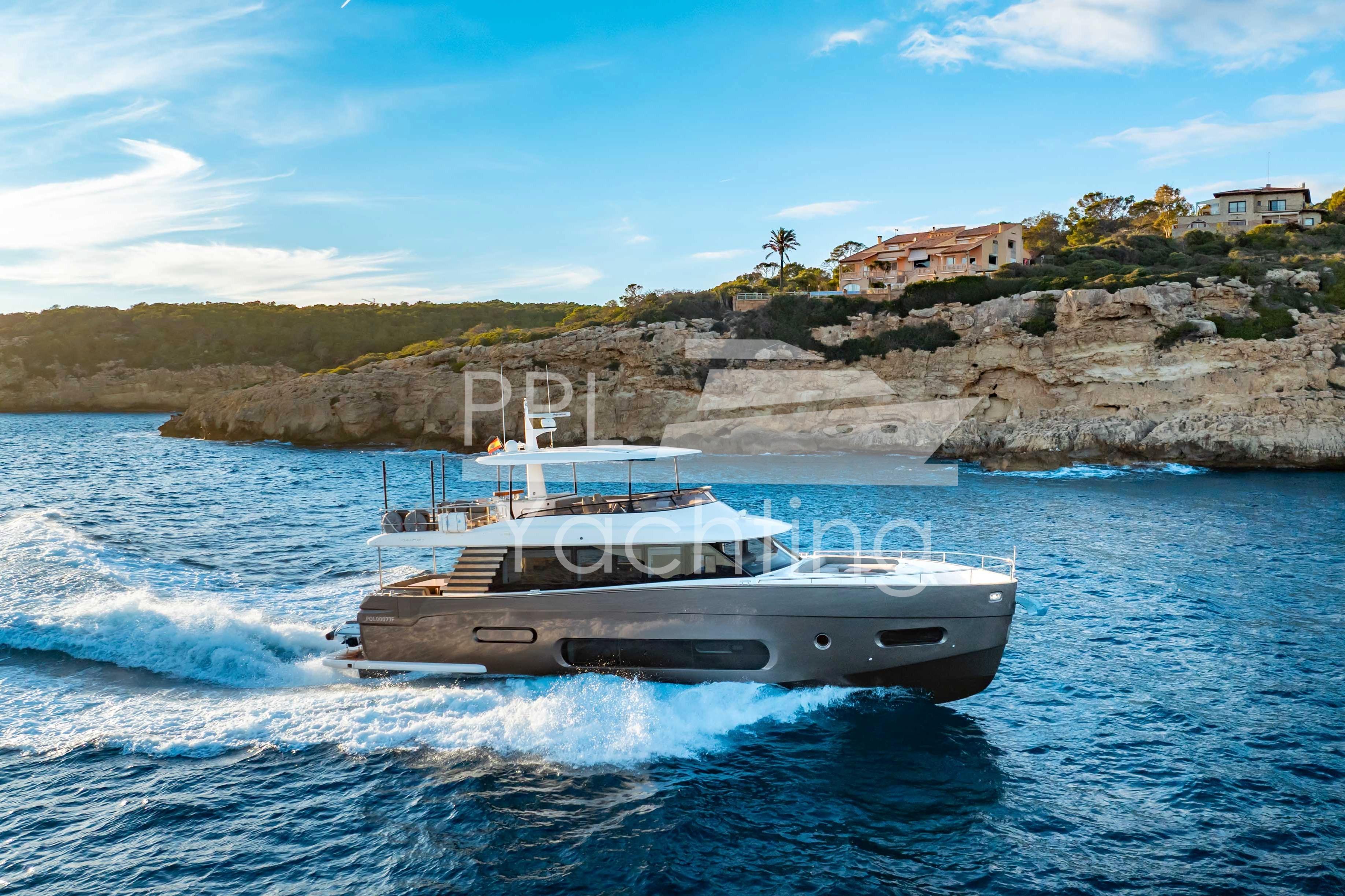 2022 Azimut Magellano 66