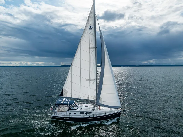 Selkie Yacht Photos Pics 2007 Hunter 41 Deck Salon sailing on open water under cloudy skies.