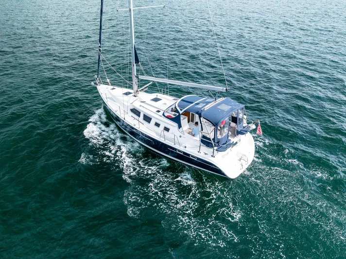 Selkie Yacht Photos Pics 2007 Hunter 41 Deck Salon sailboat cruising on open water.