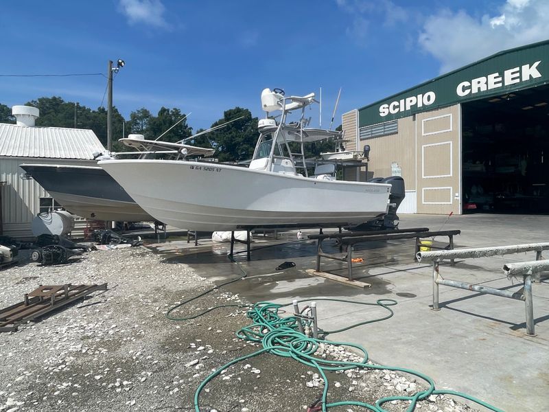 2004 Regulator 26 Center Console