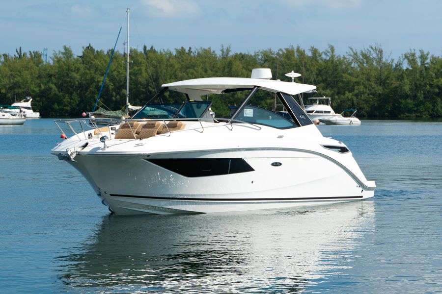 2019 Sea Ray 320 Sundancer