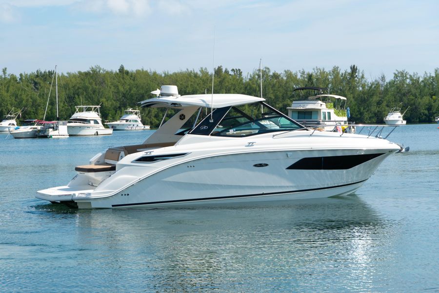 2019 Sea Ray 320 Sundancer