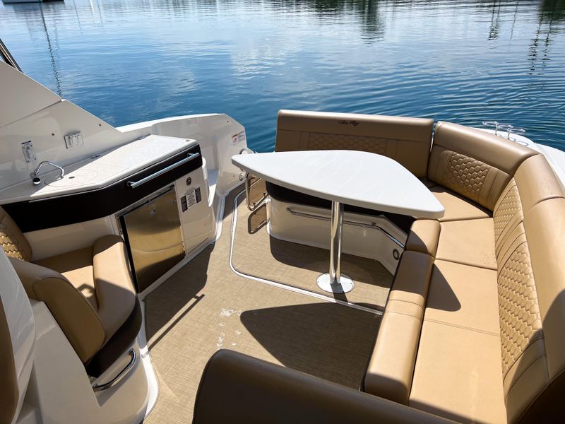 2019 Sea Ray 320 Sundancer