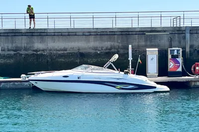 2002 Rinker Captiva 232 Cuddy
