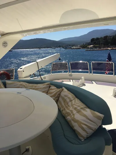  Yacht Photos Pics Luxury Azimut 85 yacht from 2004 with ocean view.