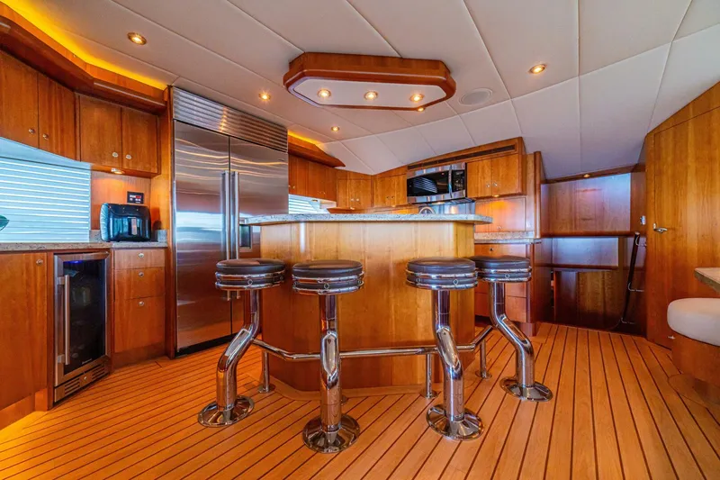 Prime Time Yacht Photos Pics Luxurious 2002 Queenship 98 Yachtfish kitchen with wood cabinetry and modern appliances.