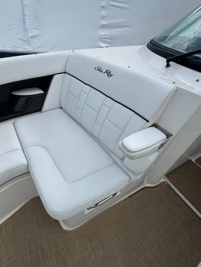 Sea Of O Yacht Photos Pics 2015 Sea Ray 350 SLX boat with white leather seating and armrest.