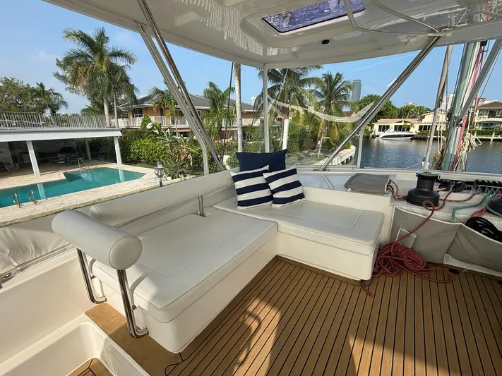  Yacht Photos Pics Leopard 58 Yacht 2019 with luxurious deck and pool view.