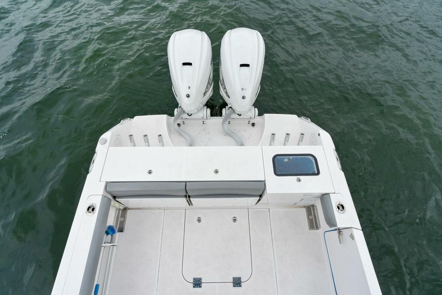 2022 Everglades 335 Center Console