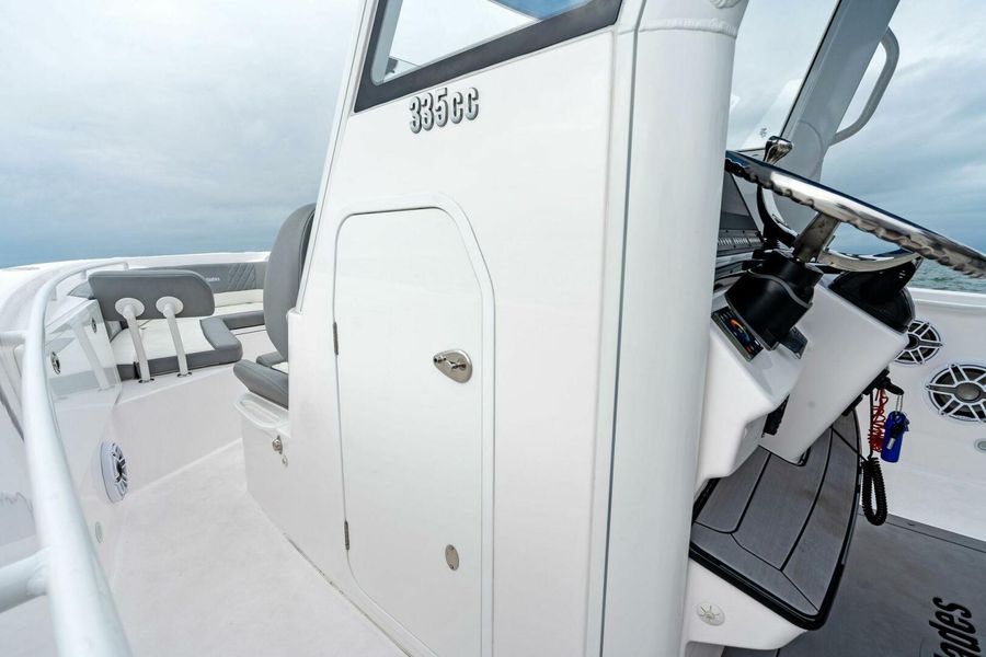 2022 Everglades 335 Center Console