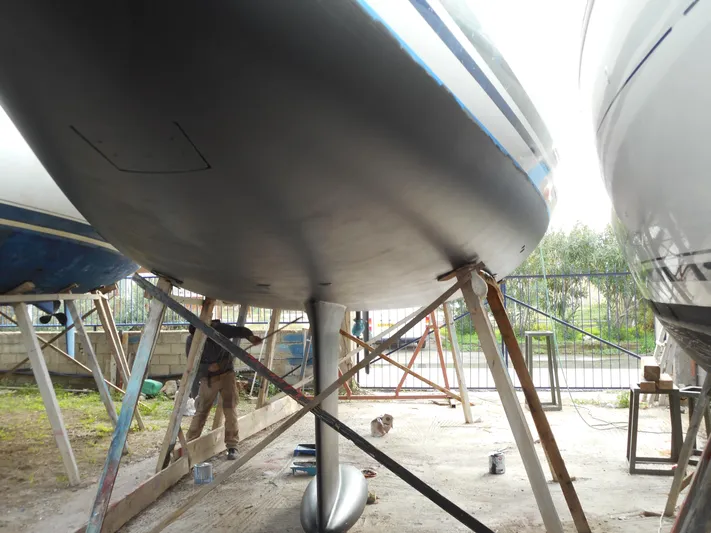  Yacht Photos Pics Dufour 425 Grand Large 2007 sailboat on stands, viewed from below, in a boatyard.
