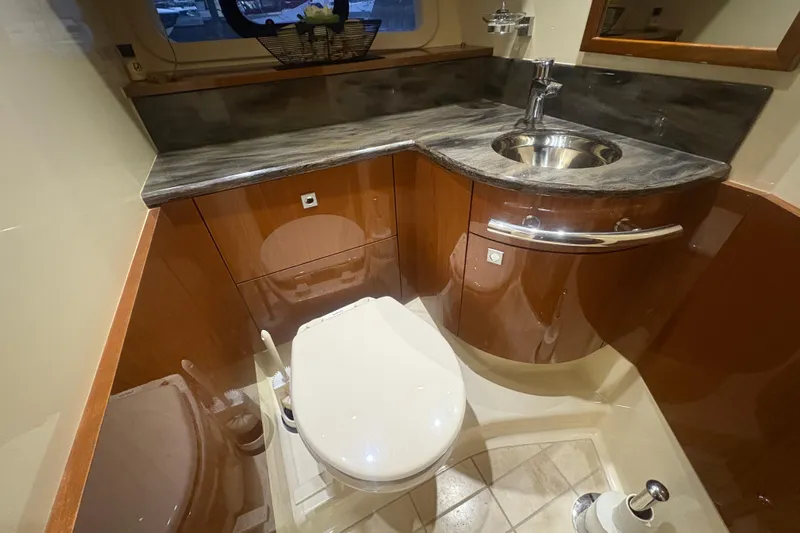 Skalywag VI Yacht Photos Pics Luxurious bathroom in 2015 Sea Ray 470 Sundancer yacht with modern fixtures.