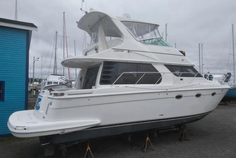  Yacht Photos Pics 2004 Carver 450 Voyager Pilothouse yacht on dry dock, side view.