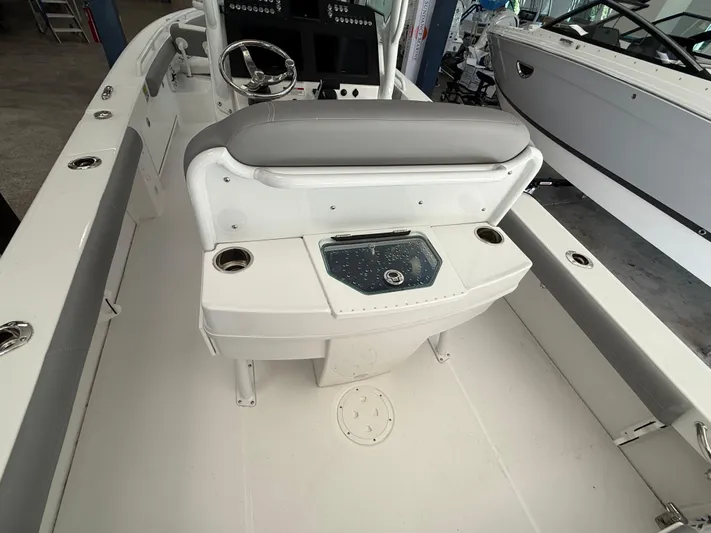  Yacht Photos Pics 2025 Everglades 253 Cc - Image 13