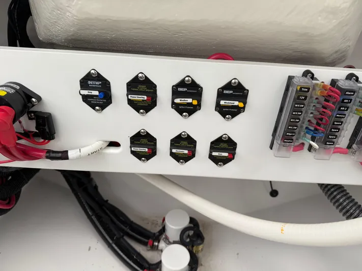  Yacht Photos Pics 2025 Everglades 253 Cc - Image 17