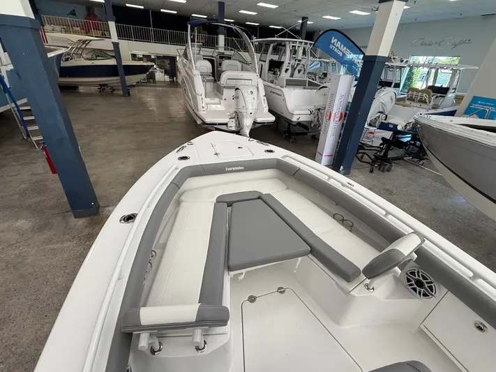  Yacht Photos Pics 2025 Everglades 253 Cc - Image 8