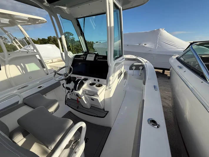  Yacht Photos Pics 2025 Everglades 253 Cc - Image 4