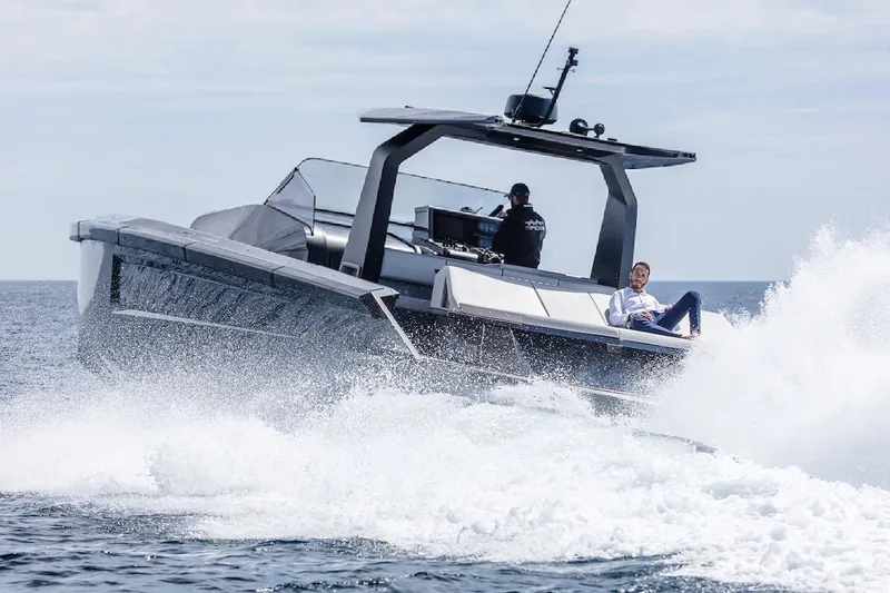  Yacht Photos Pics 2026 Maori Yacht cruising on open sea, creating dynamic waves.