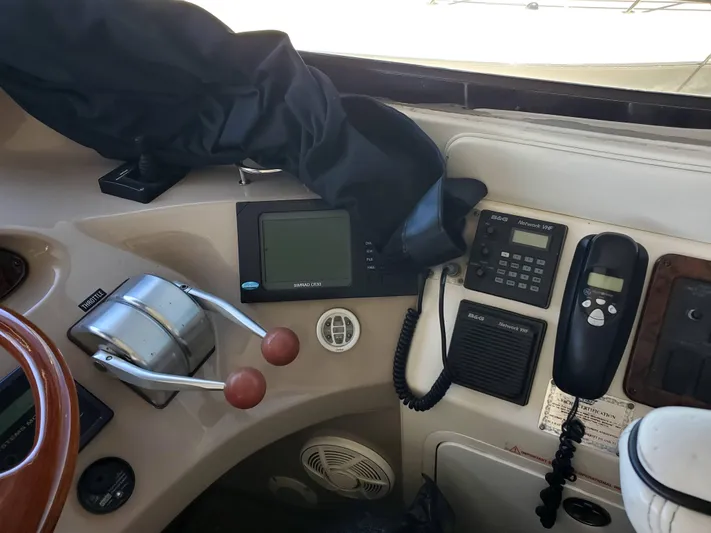 Sunbear Express Yacht Photos Pics Control panel of a 2001 Sea Ray 510 Sundancer yacht with navigation and communication equipment.