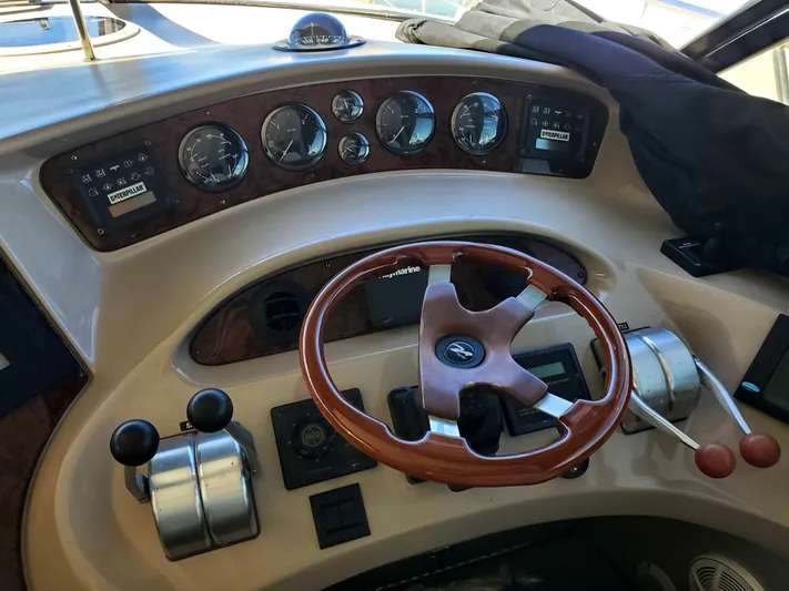 Sunbear Express Yacht Photos Pics 2001 Sea Ray 510 Sundancer helm with wood steering wheel and instrument panel.