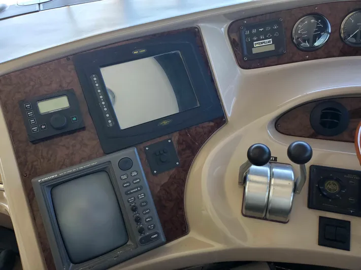 Sunbear Express Yacht Photos Pics Control panel of a 2001 Sea Ray 510 Sundancer yacht with navigation instruments.