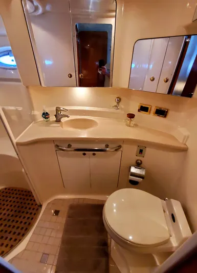 Sunbear Express Yacht Photos Pics 2001 Sea Ray 510 Sundancer bathroom with sink, mirror, and toilet.