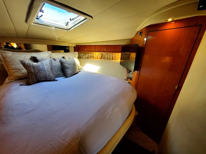 Sunbear Express Yacht Photos Pics Luxurious cabin interior of 2001 Sea Ray 510 Sundancer yacht with cozy bed and skylight.