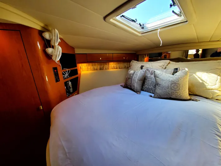 Sunbear Express Yacht Photos Pics Luxurious cabin interior of 2001 Sea Ray 510 Sundancer yacht with plush bedding.