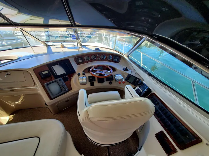 Sunbear Express Yacht Photos Pics Helm of 2001 Sea Ray 510 Sundancer yacht with leather seating and navigation controls.