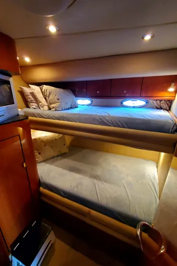 Sunbear Express Yacht Photos Pics Interior of 2001 Sea Ray 510 Sundancer with cozy bunk beds and ambient lighting.