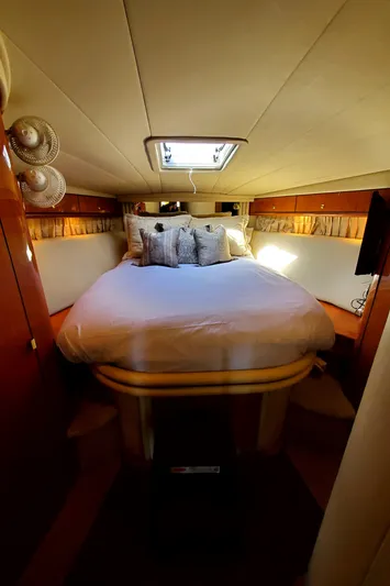 Sunbear Express Yacht Photos Pics Luxurious cabin interior of 2001 Sea Ray 510 Sundancer yacht with cozy bed and elegant decor.