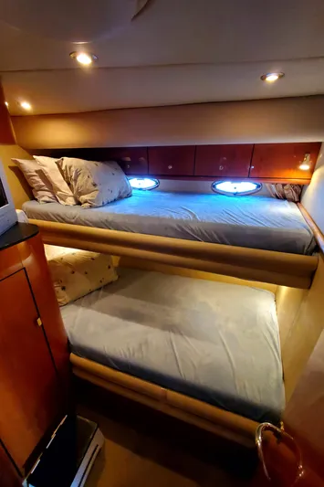 Sunbear Express Yacht Photos Pics 2001 Sea Ray 510 Sundancer cabin with bunk beds and porthole windows.