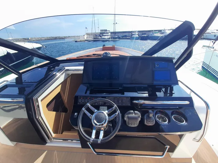  Yacht Photos Pics Helm of 2023 Pardo Yachts 50, featuring modern controls and sleek design.