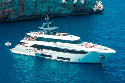 2020 Ferretti Yachts Custom Line Navetta 33