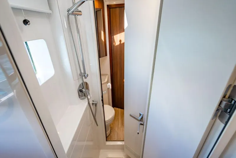 Tribute Yacht Photos Pics 