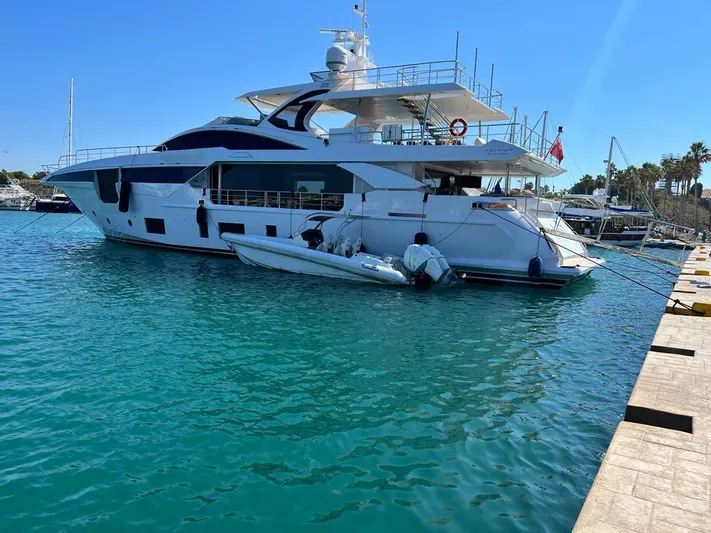 Love T Yacht Photos Pics 