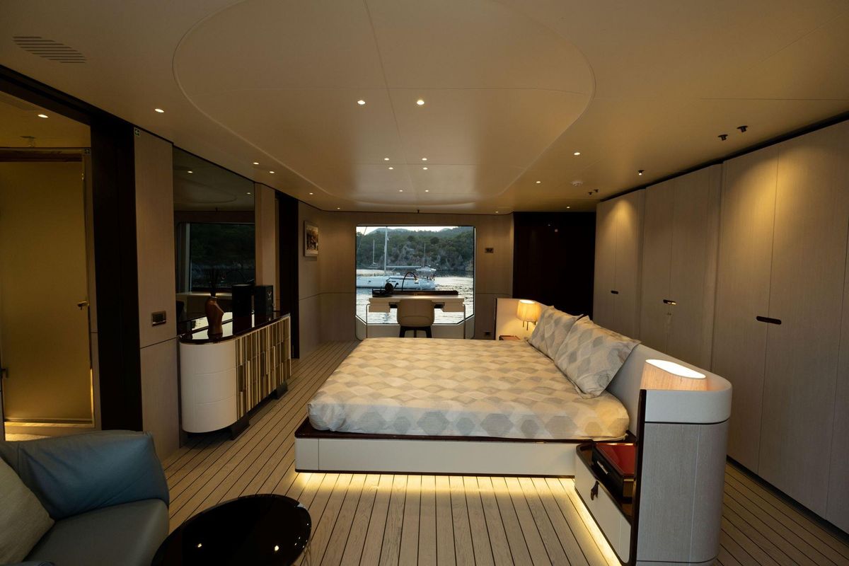 2022 Azimut 114 