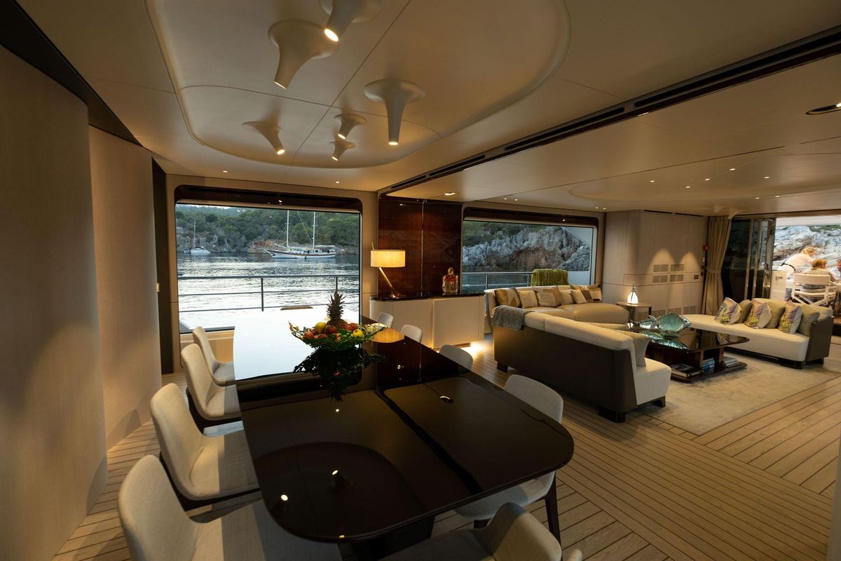 2022 Azimut 114 