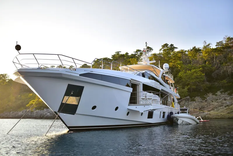 Love T Yacht Photos Pics 