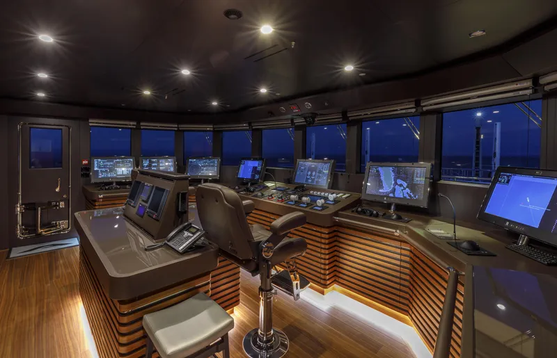 Atomic Yacht Photos Pics 