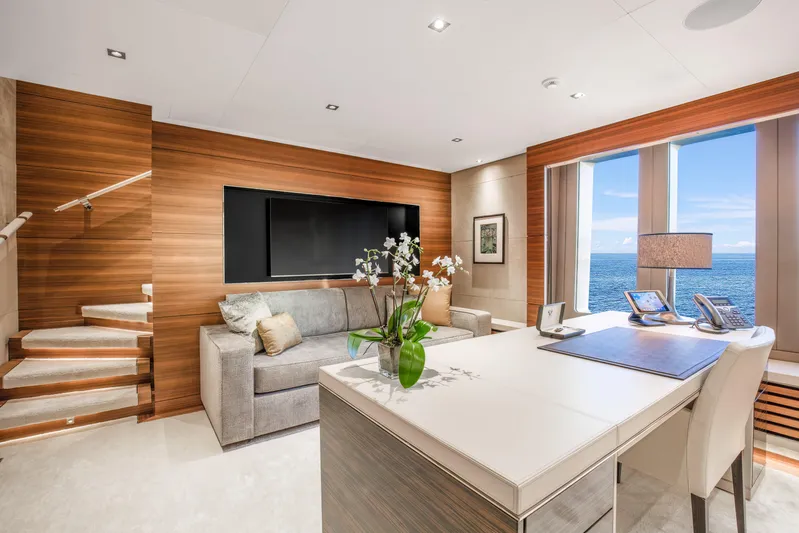 Atomic Yacht Photos Pics 