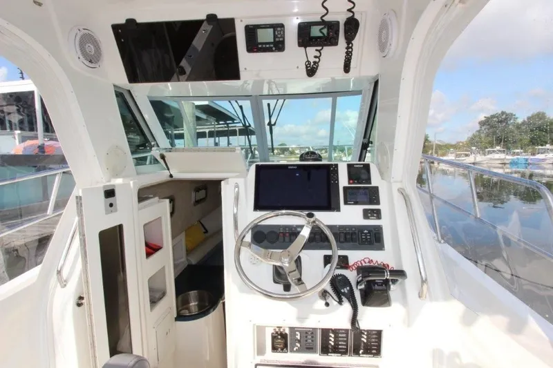 No Name Yacht Photos Pics 2015 True World Marine TE 289 boat cockpit with steering wheel and navigation equipment.
