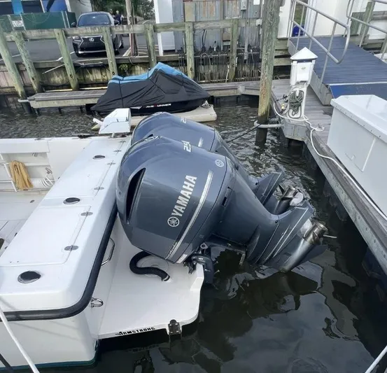 No Name Yacht Photos Pics 2015 True World Marine TE 289 with Yamaha outboard engines docked at a marina.