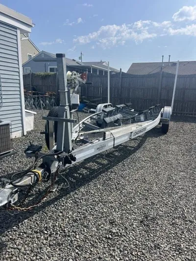 No Name Yacht Photos Pics Trailer for 2015 True World Marine TE 289 on gravel driveway.