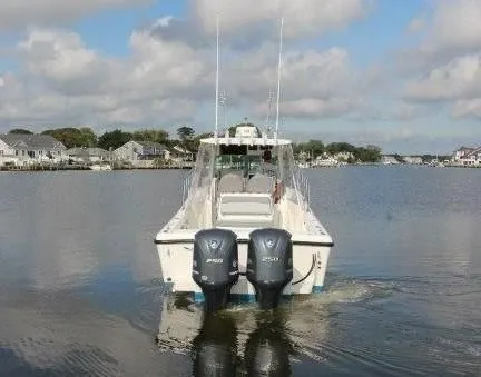 No Name Yacht Photos Pics 2015 True World Marine TE 289 boat with dual engines on a calm lake.