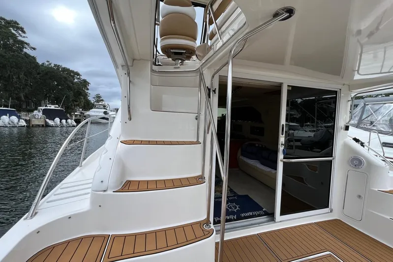  Yacht Photos Pics 2000 Sea Ray 400 Sedan Bridge yacht with teak steps and open cabin view.