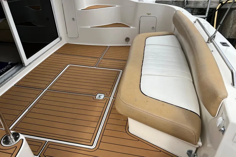  Yacht Photos Pics 2000 Sea Ray 400 Sedan Bridge deck with tan and white seating.